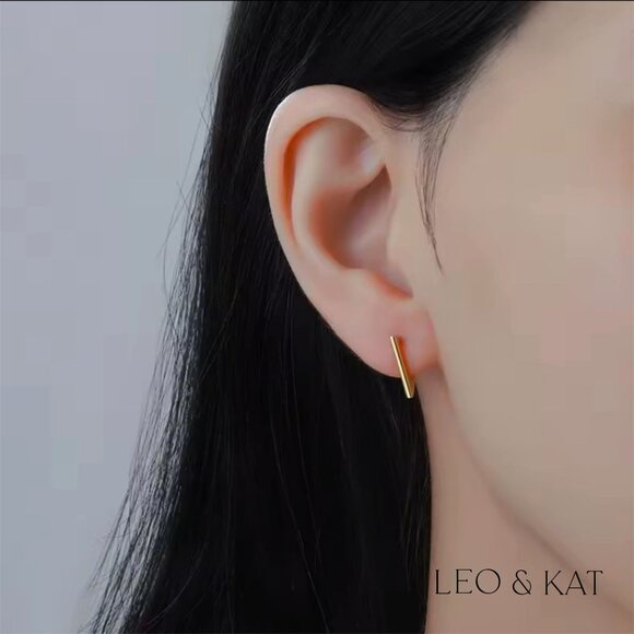 Small Silver Triangle Huggie Earrings. 925 Sterling Silver. #1050 - Picture 5 of 6